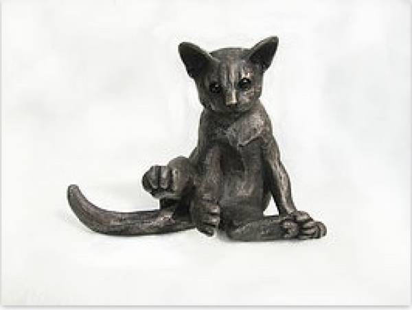 - a Sculpture by Suzie Marsh, measuring 17 x 23 cm (H x W) £115